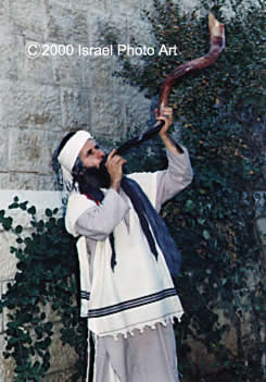 blowing the shofar