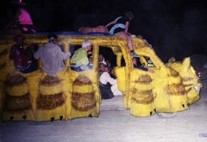 Art Bus- Cheshire Cat - Burning Man 2001.  To edit record e-mail Editor@CostumeNetwork.com.