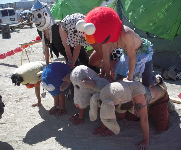 ... And Jewels led us in a mascott parade to the Miss Black Rock City pageant...